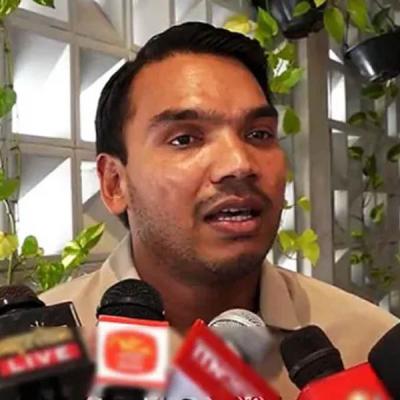 සජිත් මුණගැහෙන්න මට කිසි වුව­ම­නා­වක් නැහැ – නාමල්