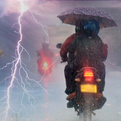 ප්‍රදේශ රැසකට ගිගුරුම් සහිත වැසි