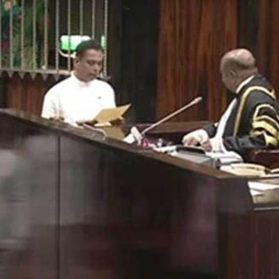 නව මන්ත්‍රීවරයෙක් දිවුරුම් දෙයි