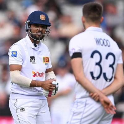 දිනේෂ් චන්දිමාල් රෝහලට