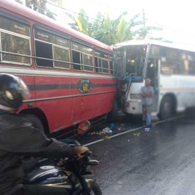 බස් අනතුරකින් 30ක් රෝහලට