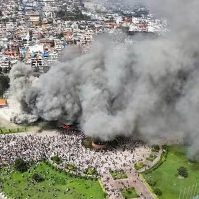 නේපාල පාර්ලිමේන්තු ගොඩනැගිල්ලකට විරෝධතාකරුවන් ගිනි තියයි