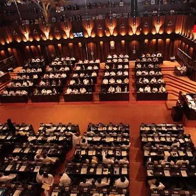 විශ්වාසභංග යෝජනාව නිසා පාර්ලිමේන්තුව උණුසුම් - විනාඩි 10කට කල් තබයි