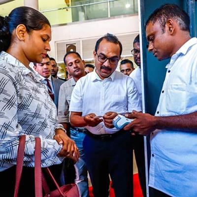 බස් ගාස්තුව බැංකු කාඩ්ප­තින් ගෙවීම ඇරඹෙයි