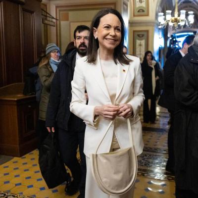 වෙනිසියුලානු නොබෙල් සාම ත්‍යාගලාභිනිය තම පදක්කම ට්‍රම්ප්ට  පිරිනමයි