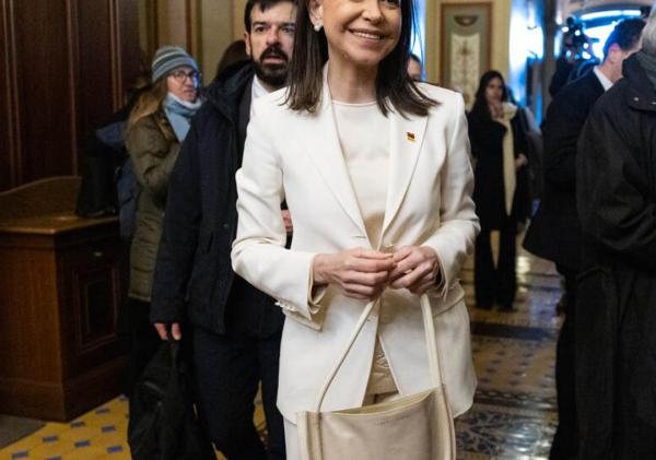 වෙනිසියුලානු නොබෙල් සාම ත්‍යාගලාභිනිය තම පදක්කම ට්‍රම්ප්ට  පිරිනමයි