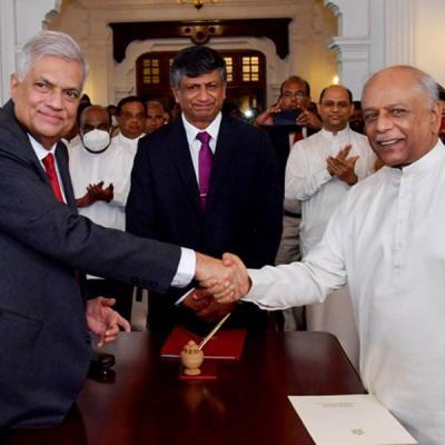 දිනේෂ් රනිල් වෙනුවෙන් පෙරට