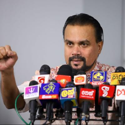 "කාගෙද මේ මූණිස්සම්..." විමල් යුද්ධය ගැන සෝ ගී ගයයි