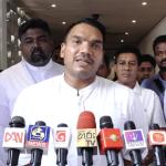 ඩෙංගු වලට දුම් ගහන්න ලෙඩ්ඩු 10ක් ඉන්න ඕන කියලා - නාමල් ගෙන් දොස්