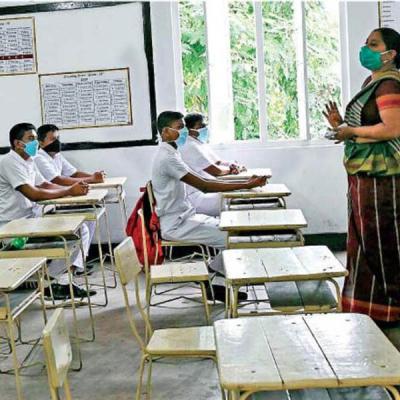 ගුරුවරු අද සිට සති දෙකක් අකුරට වැඩ