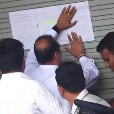 දයාසිරි ශ්‍රීලනිප දොරකඩ දී වැඩ බාරගනී