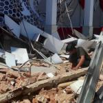 ඉන්දුනීසියාවේ රික්ටර් මාපක 7.4 ක භූ කම්පනයක් - අයෙක් මරුට