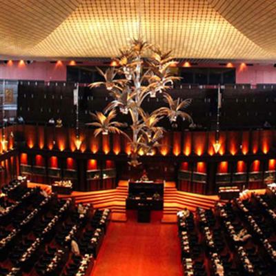 නව පාර්ලිමේන්තු මන්ත්‍රීවරයෙක් දිවුරුම් දෙයි