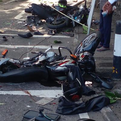 බොරැල්ලේ අනතුරකින් පුද්ගලයෙක් මරුට - 5කට වැඩි පිරිසකට තුවාල