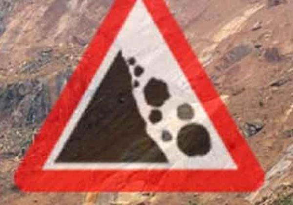 දිස්ත්‍රික්ක කිහිපයකට නායයෑමේ අනතුරු ඇඟවීම්