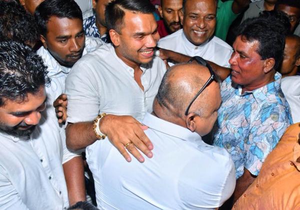 ලීසිං ක්‍රමයට හාල් දීලා ණය ගෙව්වෙ නැත්තම් බත් මුට්ටියත් උස්සයි -නාමල් රාජපක්ෂ