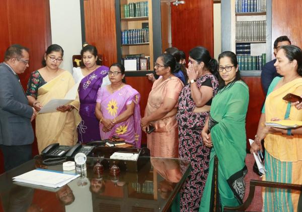 පාර්ලිමේන්තුවේ දී මන්ත්‍රීවරියන්ට කෙරෙන අපහාස වැළැක්වීමට නව යෝජනාවක්