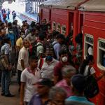 දුම්රිය ධාවනය අද සාමාන්‍ය පරිදි