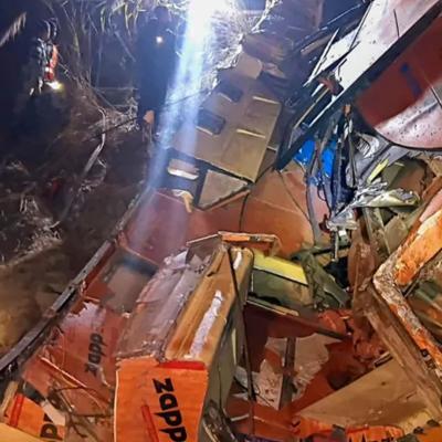 නේපාලයේ බිහිසුණු බස් අනතුරකින් 17ක් මරු දකී