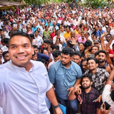 නාමල් ගෙන් ආණ්ඩුවට බරපතල චෝදනාවක්