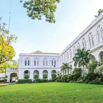ජනපති මන්දිරවල පිටස්තරයෝ තුන්දහසකට වැඩිය නවාතැන් අරන්