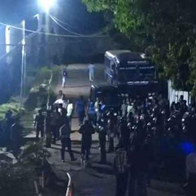 මැගසින් බන්ධනාගාරයේ ගැටුම : රැඳවියෙක් මරුට, 11ක් රෝහලට
