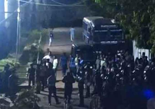 මැගසින් බන්ධනාගාරයේ ගැටුම : රැඳවියෙක් මරුට, 11ක් රෝහලට