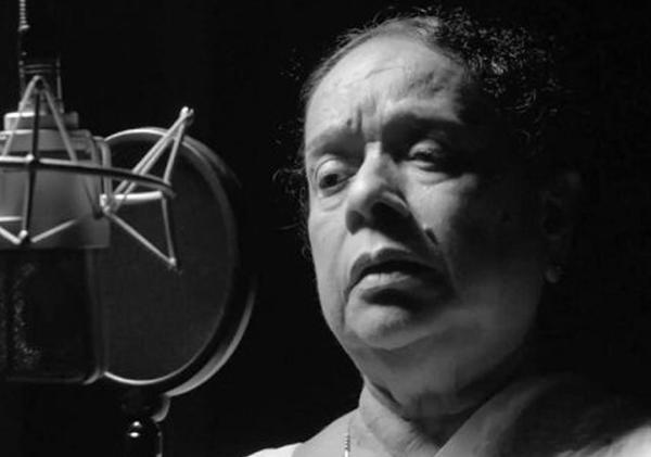 ප්‍රවීණ ගායන ශිල්පිනී විශාරද නන්දා මාලනී දිවිගමනට සමුදෙයි