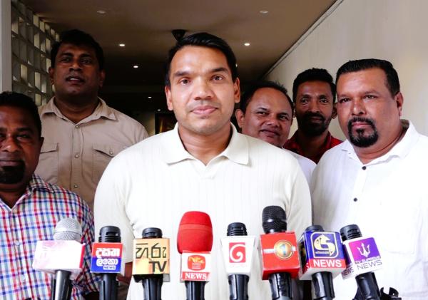 අද අපි ගමින් ගමට බැස්සම ජනාධිපතිවරයටත් ගමට බහින්න සිද්ධවෙලා-නාමල් රාජපක්ෂ