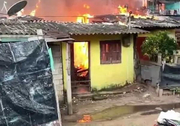 ග්‍රෑන්ඩ්පාස් ගින්න : නිවාස 15ක් සම්පූර්ණයෙන් විනාශයි