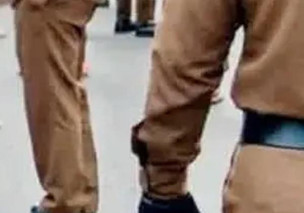 අණ නොතැකූ ත්‍රිරෝද රථයකට පොලීසියෙන් වෙඩි