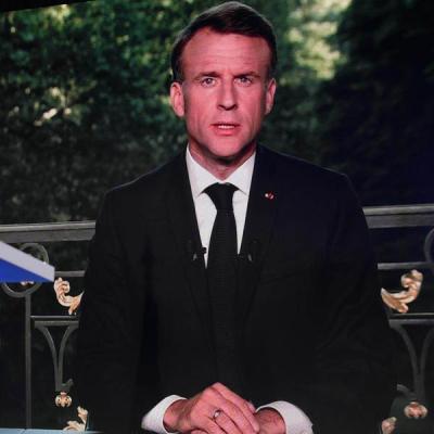 ප්‍රංශ පාර්ලිමේන්තුව විසුරුවයි